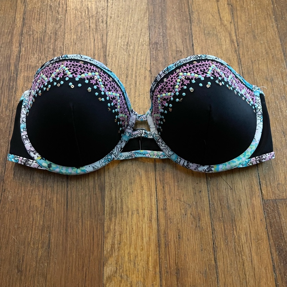 Victoria’s Secret Bikini Top~ Size 32D ~